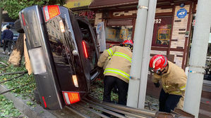 서울 금천구서 승용차 가로수 돌진&hellip;70대 운전자 숨져
