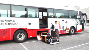 휠체어, 고속버스 탑승 가능해진다&hellip;28일부터 시범 운행