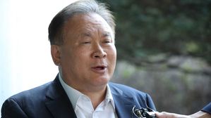 패스트트랙 관련 검찰 출석하는 더불어민주당 이상민 의원 (사진=연합뉴스)