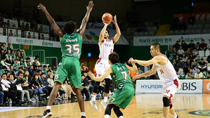 3점슛 쏘는 고양 오리온의 조던 하워드 (사진=KBL 제공, 연합뉴스)