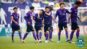 기뻐하는 안양FC 선수들 (사진=한국프로축구연맹 제공)