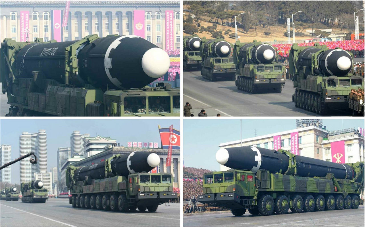 열병중인 화성-15형 ICBM