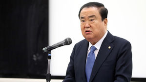 日 가와무라 "前 일왕에 사과 편지"…문 의장 "그런 적 없어"