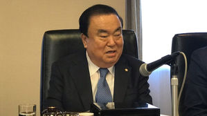 日 가와무라 "前 일왕에 사과 편지"…문 의장 "그런 적 없어"