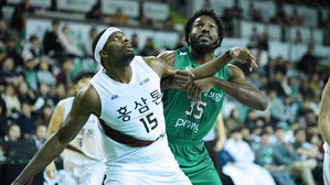 원주 DB 프로미와 안양 KGC 인삼공사의 경기 (사진=KBL 제공, 연합뉴스)