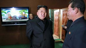 4&middot;26만화영화촬영소 현지 지도하는 김정은 국무위원장 (사진=조선중앙통신, 연합뉴스)