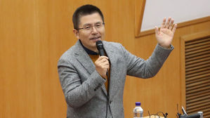 黃, 주 52시간제 비판&hellip;"대한민국은 일 더 해야 하는 나라"