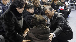 문재인 대통령, '독도 추락 헬기' 소방항공대원 영결식 참석 (사진=연합뉴스)