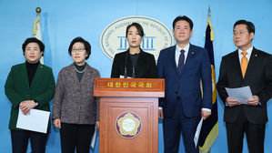 '선거법&middot;공수처법 합의처리' 요구하는 바른미래 의원들 (사진=연합뉴스)