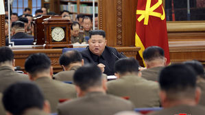 북한 김정은, 당 중앙군사위원회 확대회의 주재 (사진=평양 조선중앙통신, 연합뉴스)