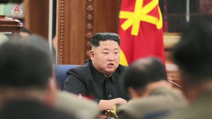 북 김정은, 당 군사위 주재.."국방력 발전 논의"