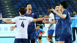 인도와 경기에서 이기고 환호하는 남자 배구대표팀 (사진=FIVB홈페이지 캡처, 연합뉴스)