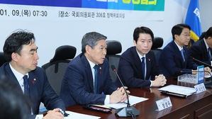 정경두 국방부 장관(왼쪽 두번째) (사진=연합뉴스)