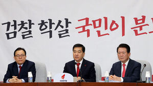 발언하는 심재철 원내대표
