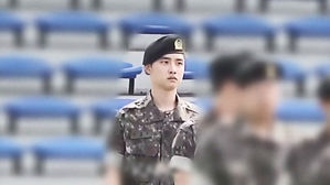 군 복부 중 엑소 멤버 도경수