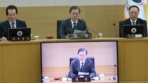 문 대통령 "유치원 3법으로 공공성 강화 틀 마련"