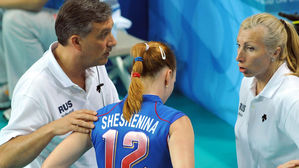 러시아 여자배구대표팀 코치 시절의 키릴로바(오른쪽) (사진=국제배구연맹(FIVB) 제공, 연합뉴스)