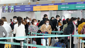우한 신종 코로나바이러스, 마스크 쓴 인천공항 이용객들