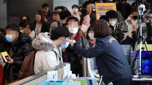 철저한 발열검사 진행중인 인천공항 검역소