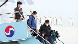 한국 김포공항에 도착한 우한 교민들