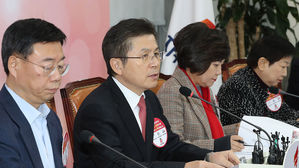 자유한국당 황교안 대표(왼쪽 두 번째) (사진=연합뉴스)