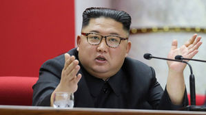 북한 노동당 제7기 제5차 전원회의 지도하는 김정은 북한 국무위원장
