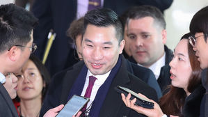 한미워킹그룹 회의 참석하는 알렉스 웡