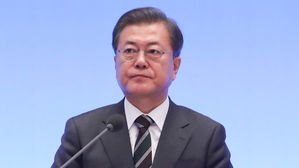 11일 청와대에서 열린 고용노동부, 환경부, 농림축산식품부 업무보고에 참석한 문재인 대통령