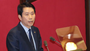 연설하는 이인영 원내대표