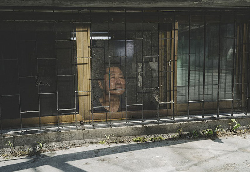 방공호에서 시작된 반지하의 역사. (사진은 영화 <기생충>의 한 장면)