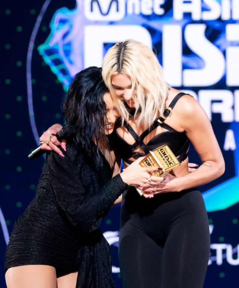 Hwa Sa and Dua Lipa