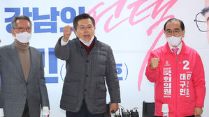 김형오 전 공천관리위위원장(왼쪽부터), 황교안 대표, 태구민(태영호)