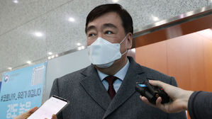 외교부로 초치돼 취재진의 질문에 답하는 싱하이밍 주한 중국대사