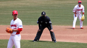 코로나19 확산 방지 마스크 착용한 KBO 심판위원