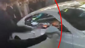 벤틀리를 걷어차는 20대 A씨 (사진=수원익명 대신말해드립니다 게시글 갈무리, 연합뉴스)