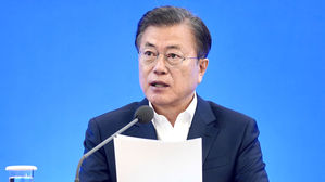 문 대통령 "고통 분담 통한 사회적 대타협 이룰 기회"