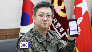 국군의무사령부 코로나19 앱 자체 개발 / 앱 개발 주도한 허준녕 대위 (사진=국방부 제공, 연합뉴스)
