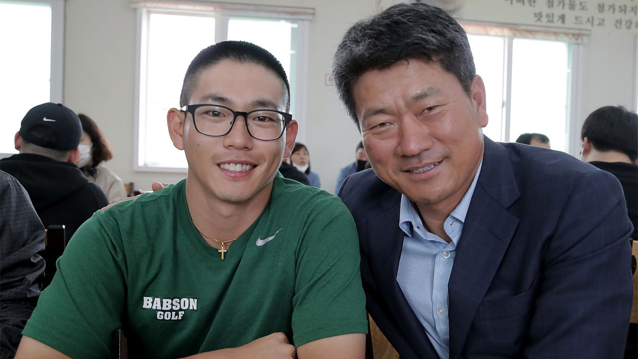 최경주 프로와 아들 호준 군 (사진=KPGA 제공)