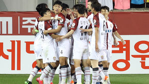 프로축구 FC서울, '리얼돌 파문' 딛고 포항에 역전승