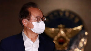 오거돈 경찰 조사 마치고 귀가…"피해자께 죄송…추가 성추행 의혹 없어"