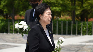 노 전 대통령 11주기 추도식 참여한 한명숙