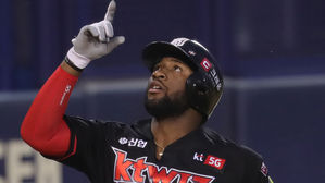 kt 로하스, 역대 세 번째 좌 &middot; 우 연타석 홈런 진기록