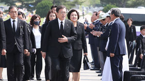 현충일 추념식 입장하는 문 대통령(사진=연합뉴스)