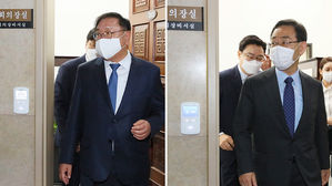 국회의장실 나서는 김태년 민주당(왼쪽) &middot; 주호영 통합당 원내대표 (사진=연합뉴스)