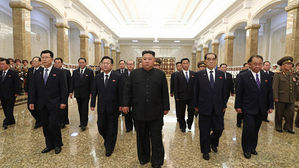 김정은, 김일성 26주기 금수산궁전 참배 (사진=조선중앙통신 홈페이지 캡처, 연합뉴스)