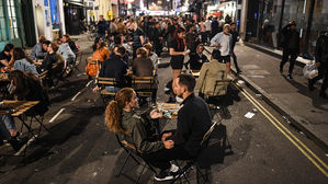 영국 런던 거리 위 식당