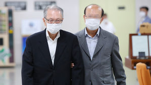 항소심 선고 공판 출석하는 김기춘 전 비서실장