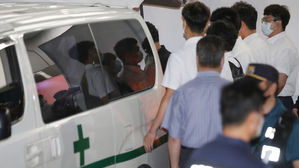 [현장] 박원순 시신 서울대병원 안치…기다리던 지지자들 오열