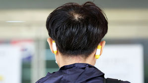 [현장] 마스크 끈에 쿠션…코로나 속 공무원 시험