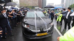 [현장] 故 박원순 영결식 마무리…떠나는 운구차량